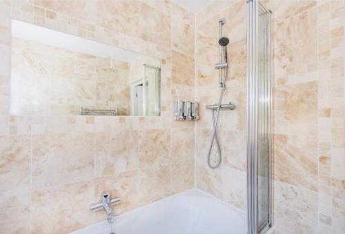 Beautiful 1-Bed Apartment in York near Gym