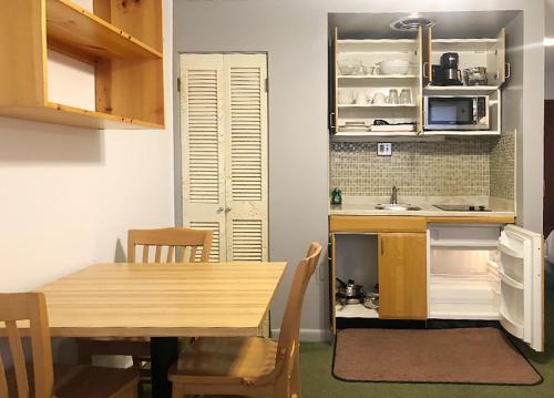 廚房, 提洛爾旅館 (Tyrolean Lodge) in 亞斯本