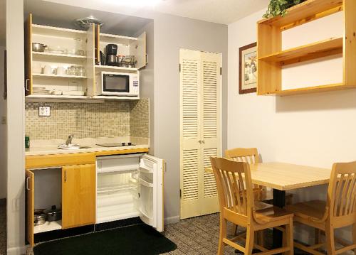 廚房, 提洛爾旅館 (Tyrolean Lodge) in 亞斯本