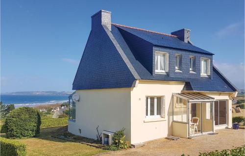 Nice Home In Plomodiern With 4 Bedrooms - Location saisonnière - Plomodiern
