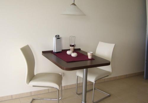 Ferienwohnung mit 1 Schlafzimmer und Schlafsofa für bis zu 3 Personen - Landseite image 3