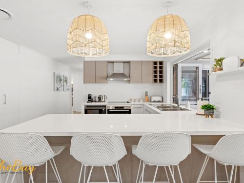 Kitchen, Waves on Whitesands in Fingal Bay
