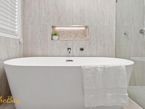 Bathroom, Waves on Whitesands in Fingal Bay