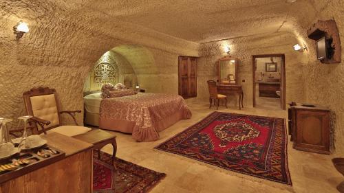 Executive Cave Suite