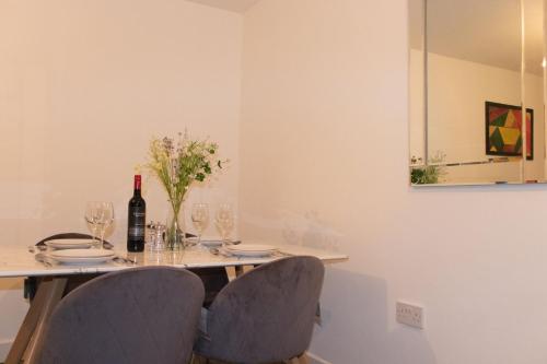 LiveStay-Modern Apartment Minutes Away From Heathrow