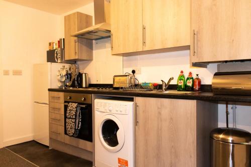 LiveStay-Modern Apartment Minutes Away From Heathrow