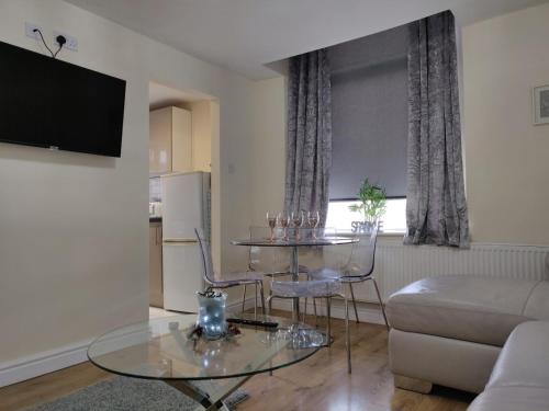 Marmaduke Apartments - Entire Apartment Close to City Centre