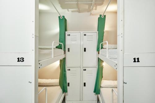 Hola Hostal Eixample - Hostel Room Type - Bed in 14-Bed Mixed Dormitory Room
