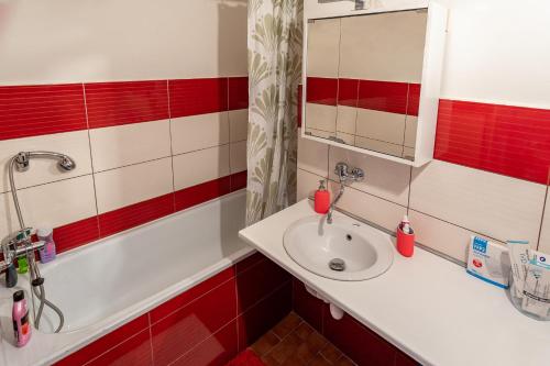 Castle View Apartment - image 2