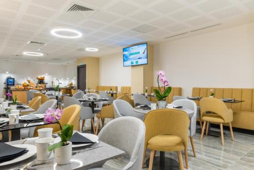 Food and beverages, Brit Hotel Paris Orly Rungis in Paris-Orly Airport
