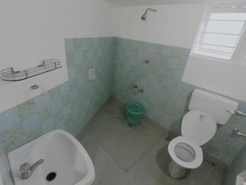 Triple Room with Balcony image 6