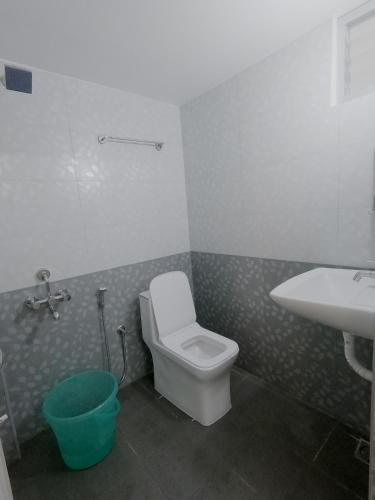 Triple Room with Balcony image 4