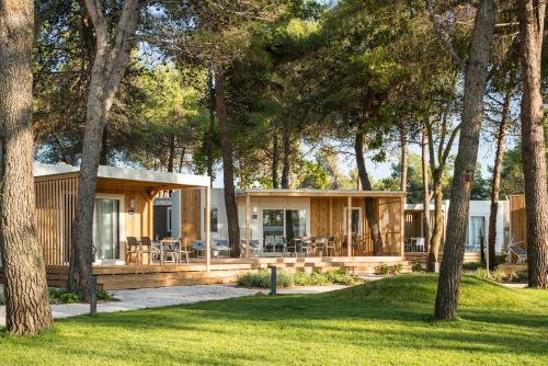 3 bedrooms, 5 beds