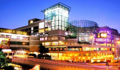 Nearby attraction, One World Hotel near 1 Utama Shopping Centre