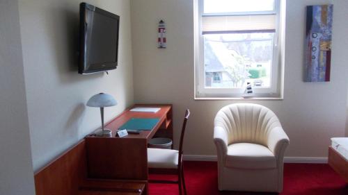 Standard Double Room image 3