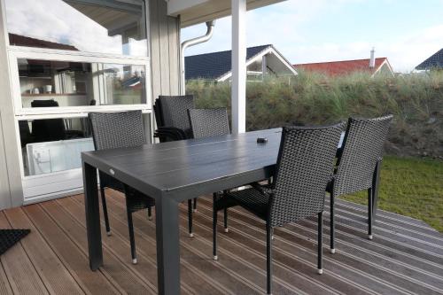 Resort 2 Beach House B 105