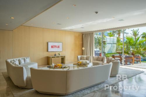 FIVE Palm Beach Villa with Three Floors, Private Pool and Jacuzzi by Exclusive Holiday Homes, Dubái (foto 4)