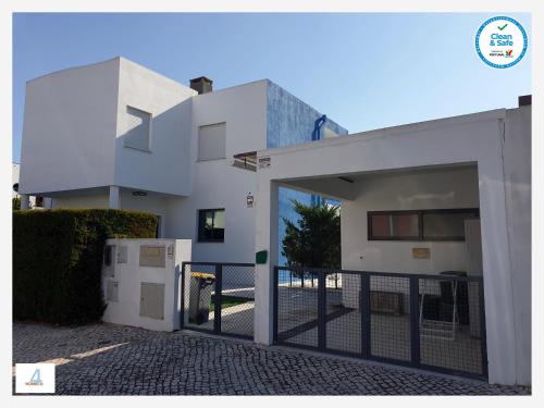HOME4U - SUPERB VILLA, WITH POOL & BBQ gîte à louer Sarilhos Grandes