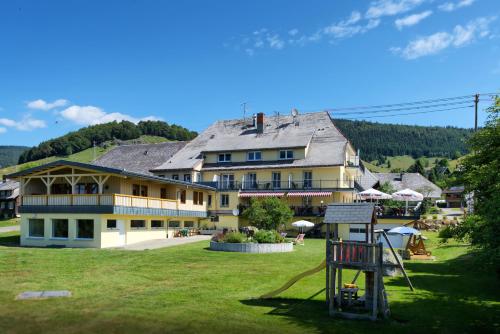 Gasthaus Löwen - Accommodation - Bernau im Schwarzwald