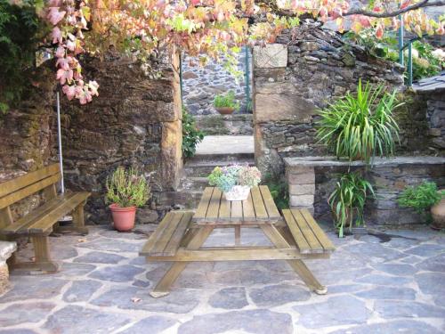 One bedroom house with furnished terrace and wifi at Amarante