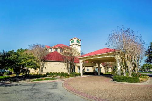 La Quinta Inn & Suites by Wyndham Austin Southwest At Mopac