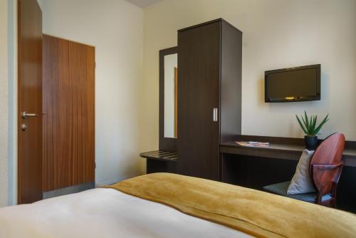 1 double bed