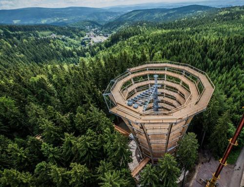 Attractions, Tricitka na Stastnem kopci in Cerny Dul