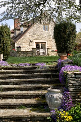 The Old Manor House in هالفورد