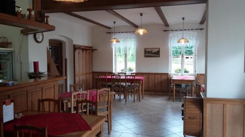 ห้องอาหาร, Pension U Milana in ดวูร์ คราโลเว นัด ลาเบม