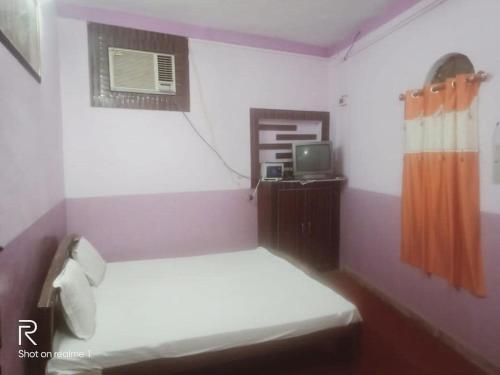 Single Bed room With Private Bathroom