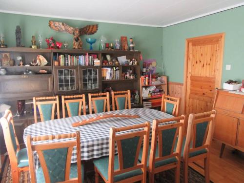 Airbnb and Booking at Postvegen 95 in Vigra