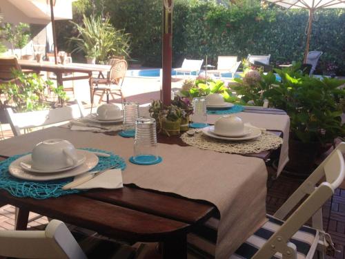 2 bedrooms apartement with private pool enclosed garden and wifi at Ragalna