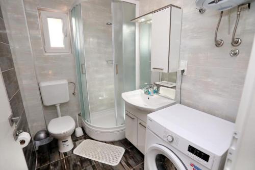 Apartment in Okrug Gornji with sea view, terrace, air conditioning, WiFi 5059-2, Trogir (foto 9)