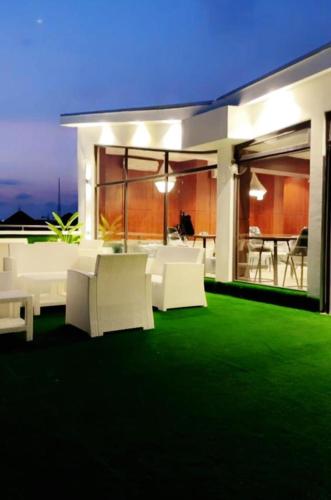 EXQUISITE FURNISHED 1 BEDROOM MINI-FLAT SHORT-LET APARTMENT LEKKI LAGOS
