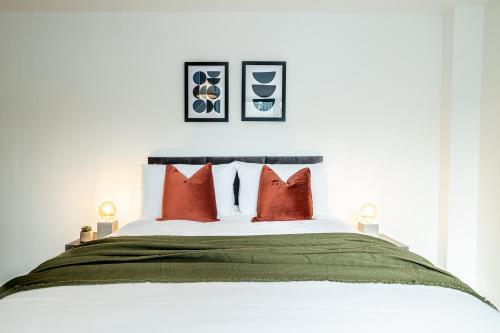 Modern 1 & 2 Bed Apts near Granby Plaza by Opulent