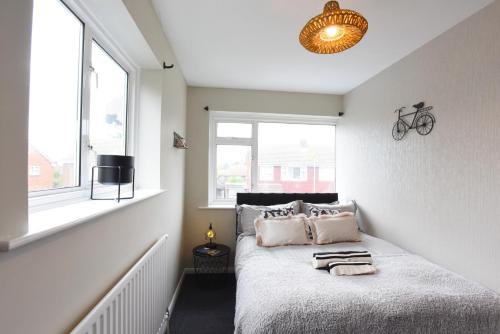 Westgate House - 5 bedroom newly renovated house with Free Parking