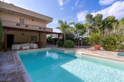 YCH-Villa ANGELINA IN PUGLIA A POCHI PASSI DAL MARE
