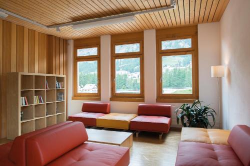 Pontresina Youth Hostel - image 14