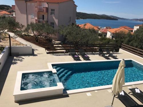 Apartment in Okrug Donji with sea view, balcony, air conditioning, W-LAN 5048-4