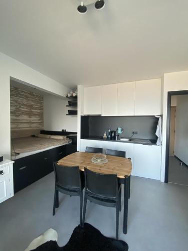 مطبخ, Prachtig Zeezicht Westcorner in ميدلكيركى