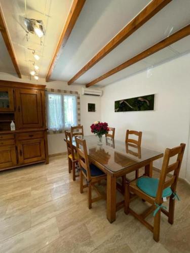 GORGEOUS VILLA with POOL and GARDEN near AVIGNON
