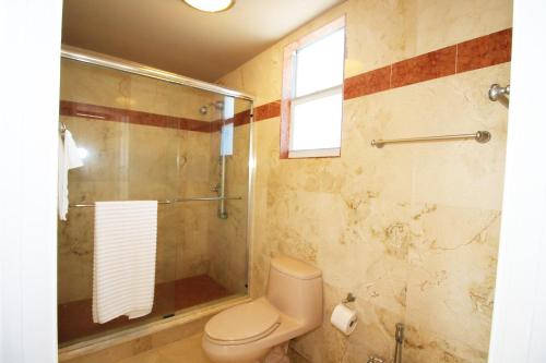 Elegant lakefront property with separate mother in law suite - Villa Dolphin Sight