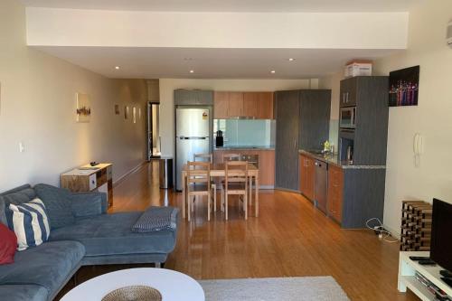 Fantastic 1 Bedroom Apartment Near Kings Park & The City