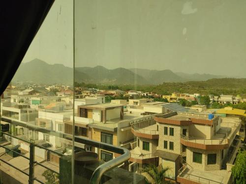 Margalla view 2 bedroom flat wifi+Netflex E-11