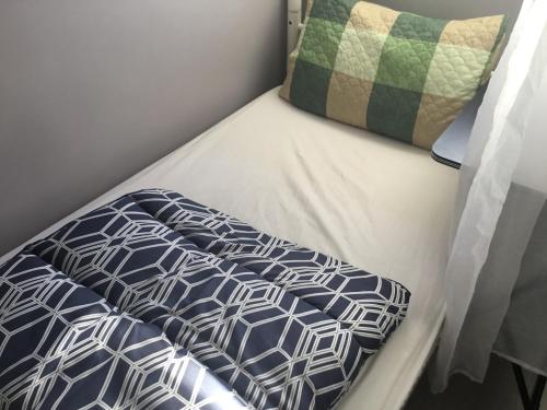 Just for sleep - Parisian Male dorm room - daily stay from 20h to 10h in Bobigny