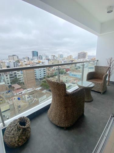 Beautiful 1BR with Balcony in Miraflores