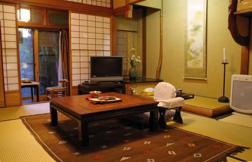 room detail thumbnail 1