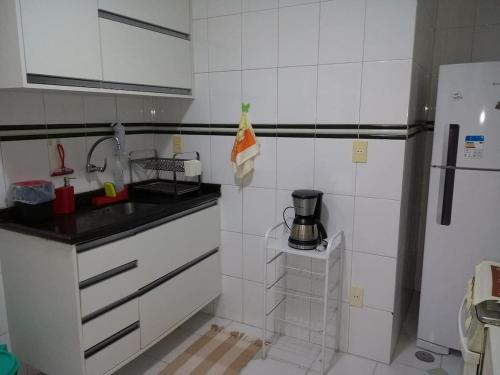 Apt inteiro 3/4 climatizado/prox. Porto da Barra.