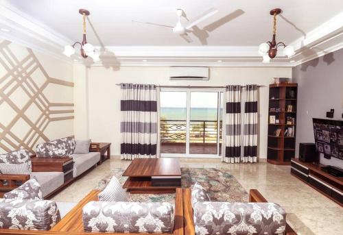 20mbps internet, Swimming pool, Gym - 3 Bedroom Beachfront Apartment