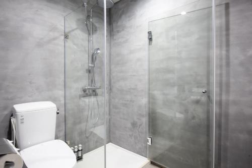 Fourth Room with Shower